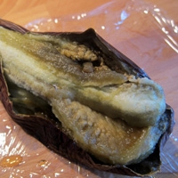 баклажан на столі