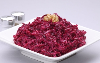 простий салат з сиру, яєць і буряка