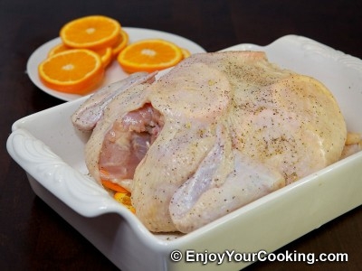 начиняємо курку апельсинами з двох сторін тушки