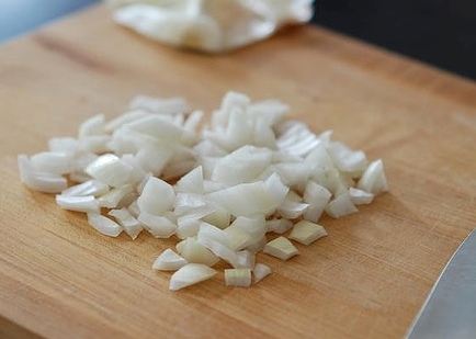 нарізаємо лук