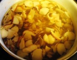 варимо цибулю і моркву з грибами