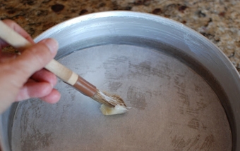 змащуємо форму для випічки