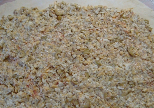 укладаємо начинку рівномірним шаром