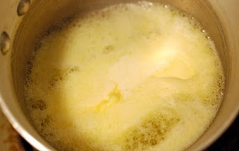 розтоплюємо вершкове масло