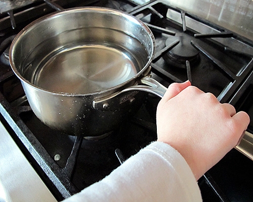 вода на плиті