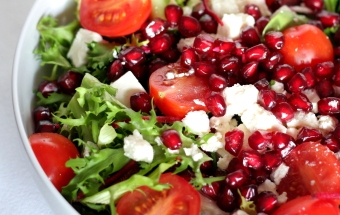 змішуємо всі компоненти салату