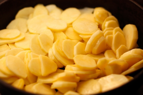 ріжемо картоплю