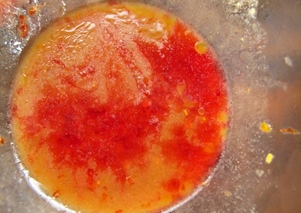 Змішуємо всі інгредієнти Салатної заправки з грейпфрутом