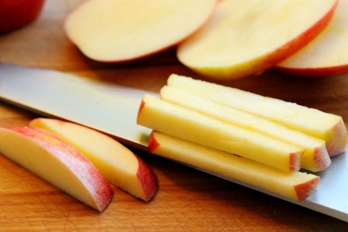 нарізаємо яблука