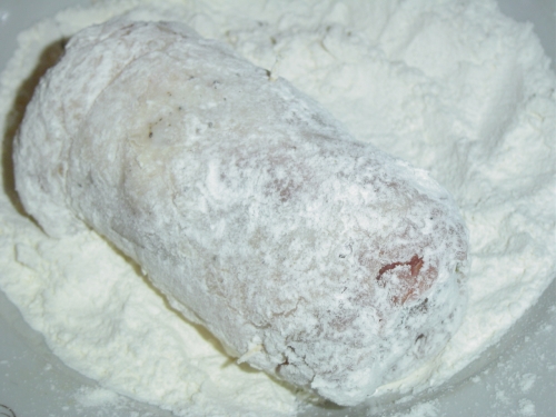 обвалюємо в борошні