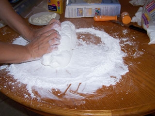 мастика на столі