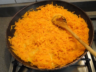 морква на сковороді