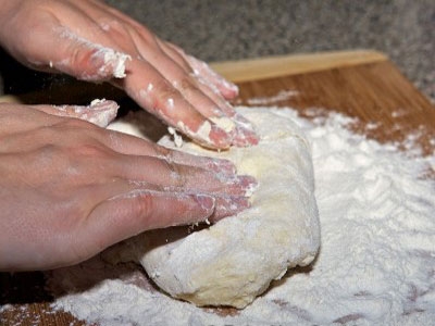 тісто на столі