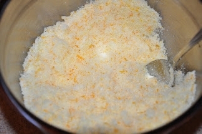 змішуємо цукор з цедрою