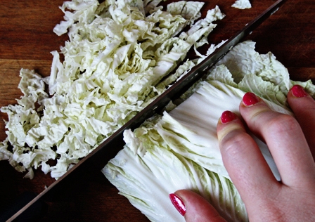 пекінську капусту Шаткуємо