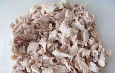 І ріжемо м'ясо кубиками