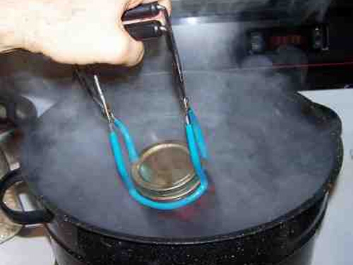 Стерилізована банку з инжирам