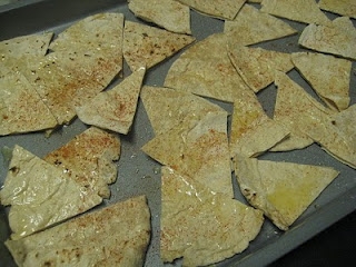 виймаємо тортильї трохи охолоджуємо їх