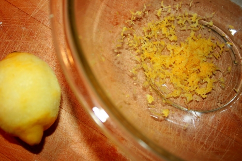 натираємо цедру лимона