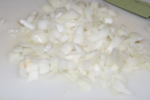 подрібнюємо цибулю