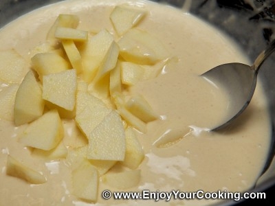 додаємо в тісто яблука