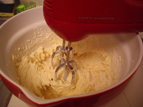 збиваємо масло з цукром