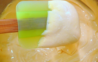 банановий шар покриваємо шаром крему