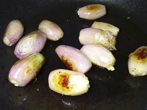 смажимо цибулю-шалот