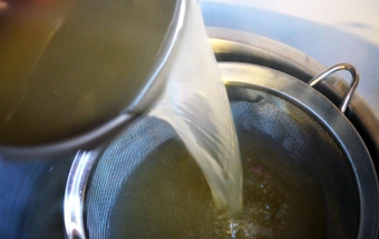 проціджуємо бульйон