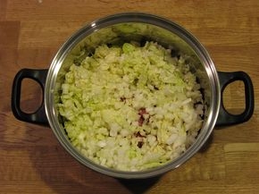 нарізаємо пекінську капусту