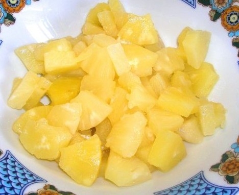 шматочки ананаса