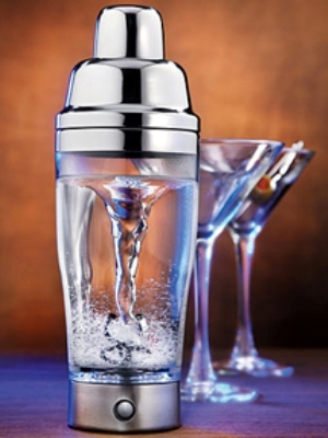 лікер і горілка в шейкері