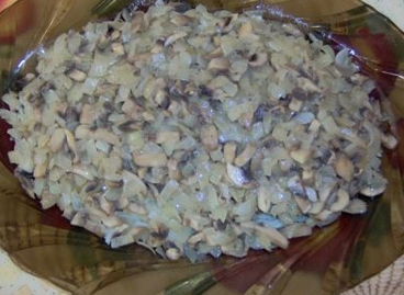 Викладаємо другий шар салату