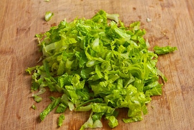 Нарізаємо салат