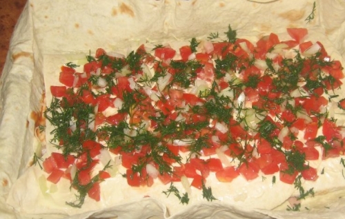 укладаємо другий шар піци