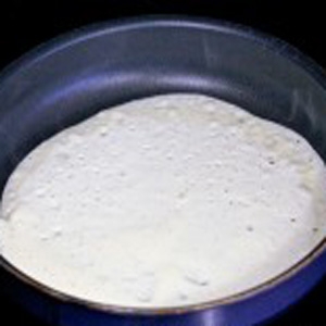 тісто на сковороді