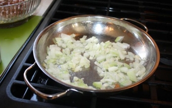 смажимо цибулю