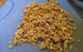 подрібнюємо горіхи