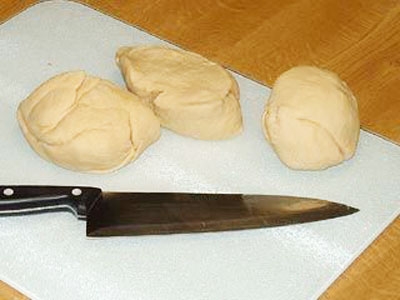 тісто на столі