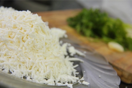 натираємо сир з вершковим смаком
