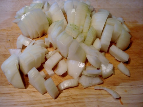 лук ріжемо великими кубиками