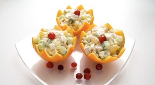 салат в апельсині