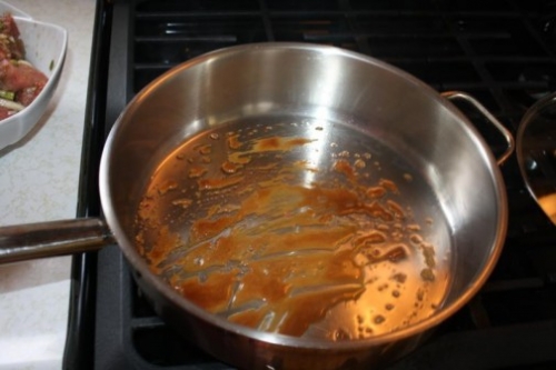 карамель на сковороді