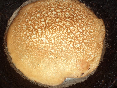 млинець на сковороді