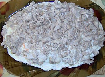 Викладаємо четвертий шар салату