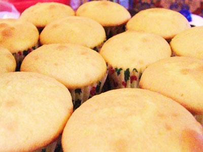 кекси на столі