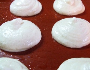 формую на деку тістечка