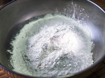 просіваємо борошно