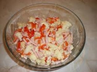 трьом сир і ріжемо перець і шинку