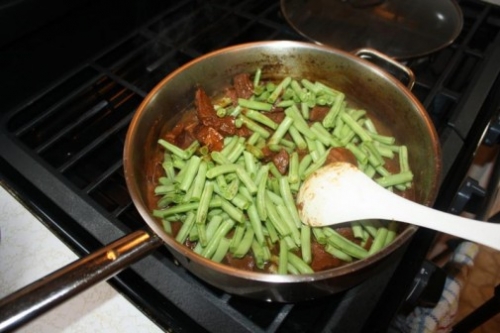 квасоля в сковороді